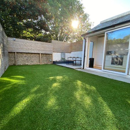Stylish 2 Bedroom Cottage, Close To Town Centre 워딩 외부 사진