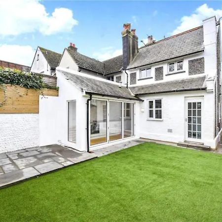 Stylish 2 Bedroom Cottage, Close To Town Centre 워딩 외부 사진