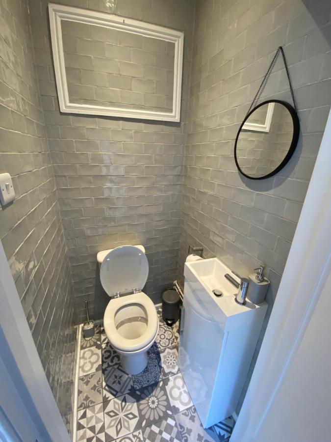 Stylish 2 Bedroom Cottage, Close To Town Centre 워딩 외부 사진