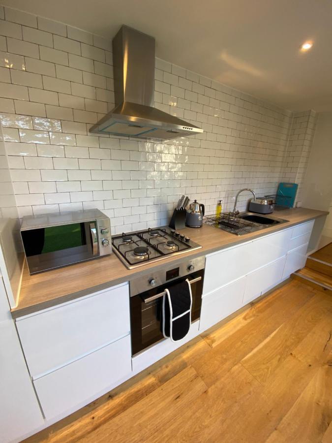 Stylish 2 Bedroom Cottage, Close To Town Centre 워딩 외부 사진
