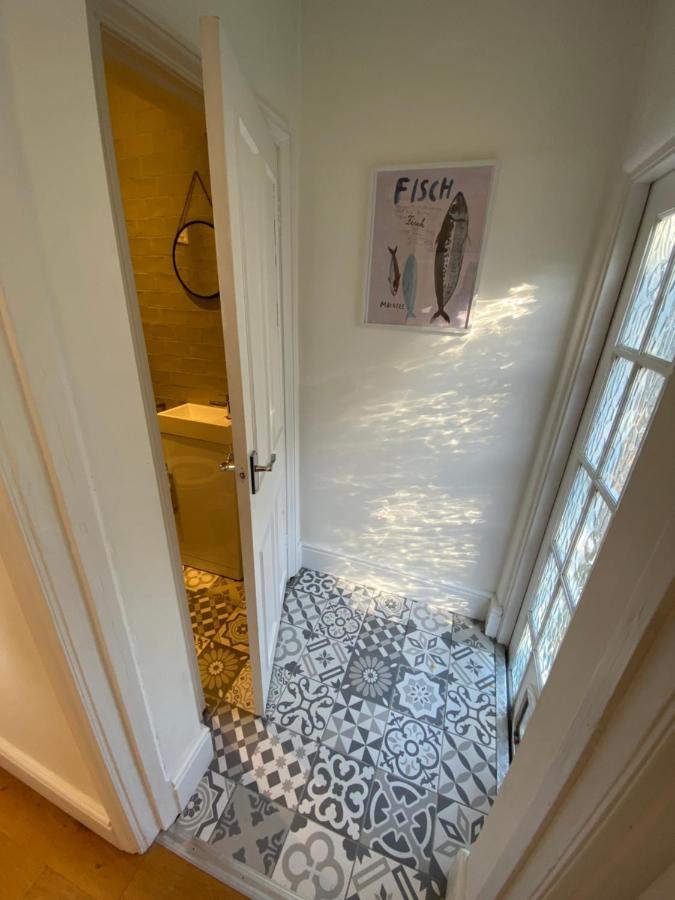 Stylish 2 Bedroom Cottage, Close To Town Centre 워딩 외부 사진
