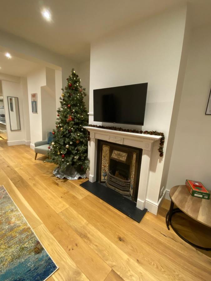 Stylish 2 Bedroom Cottage, Close To Town Centre 워딩 외부 사진