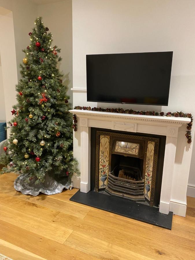 Stylish 2 Bedroom Cottage, Close To Town Centre 워딩 외부 사진