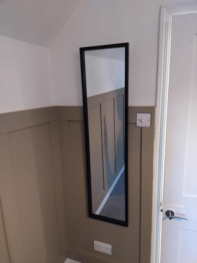 Stylish 2 Bedroom Cottage, Close To Town Centre 워딩 외부 사진