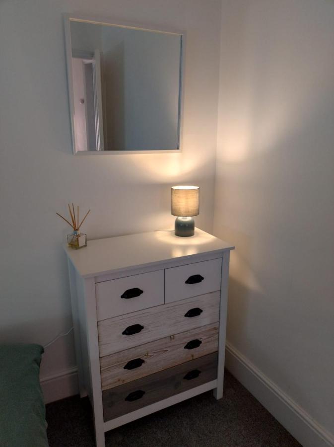 Stylish 2 Bedroom Cottage, Close To Town Centre 워딩 외부 사진